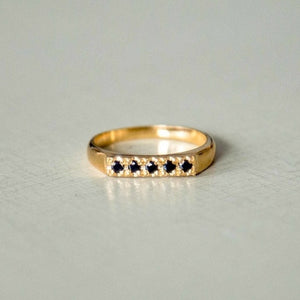 kitty - flat front ring with black diamonds