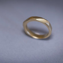 Load image into Gallery viewer, danielle wide - geometric hammered ring