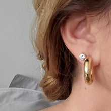 Load image into Gallery viewer, Fanni gold hoop earrings