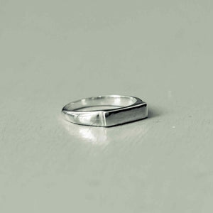 kitty - flat front ring