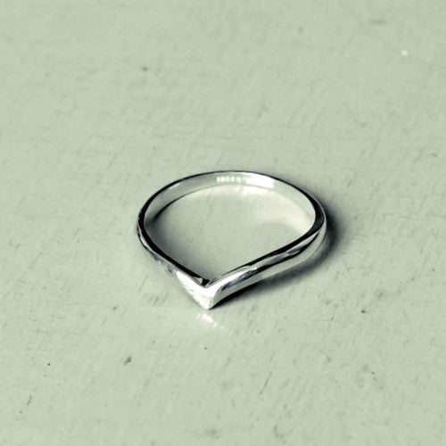 linda - v shaped ring