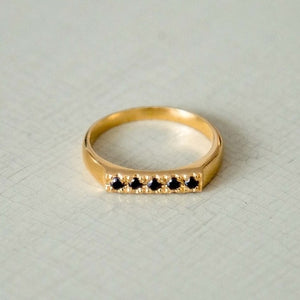 kitty - flat front ring with black diamonds