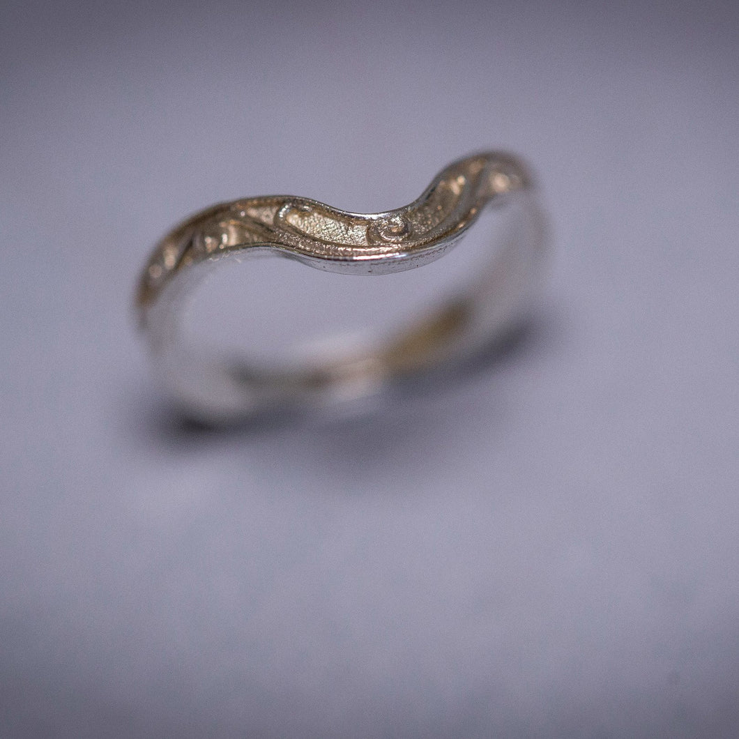 Onda - moon shaped ring