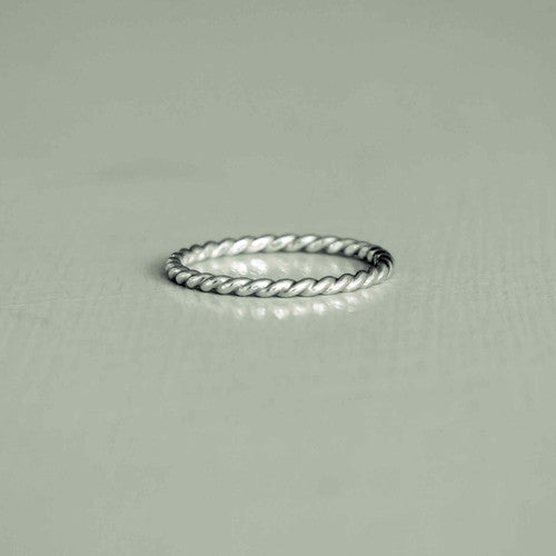 miley - thin braided ring