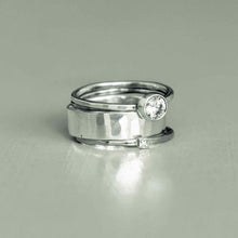 Load image into Gallery viewer, regina - hammered ring