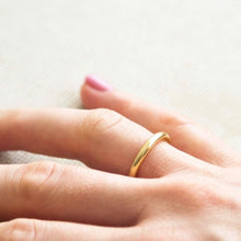 Load image into Gallery viewer, adele - perfect round gold ring