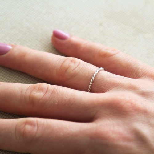miley - thin braided ring