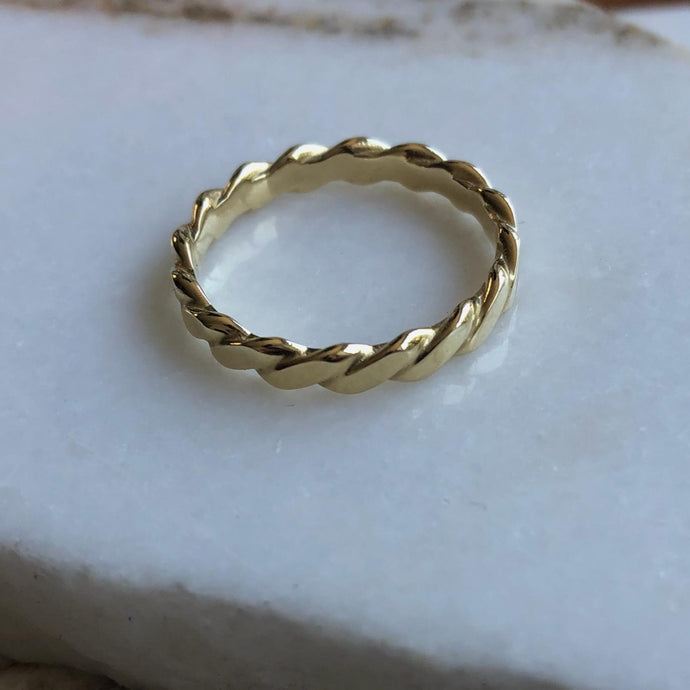 Daphne - twisted gold ring