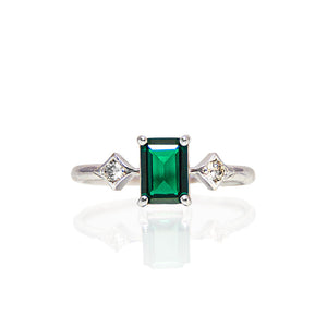 émile emerald & diamonds ring